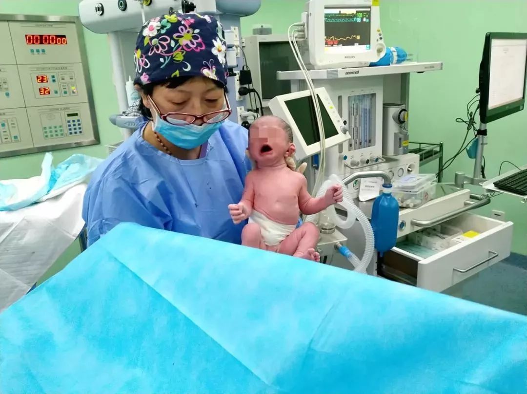 二道杠一深一浅